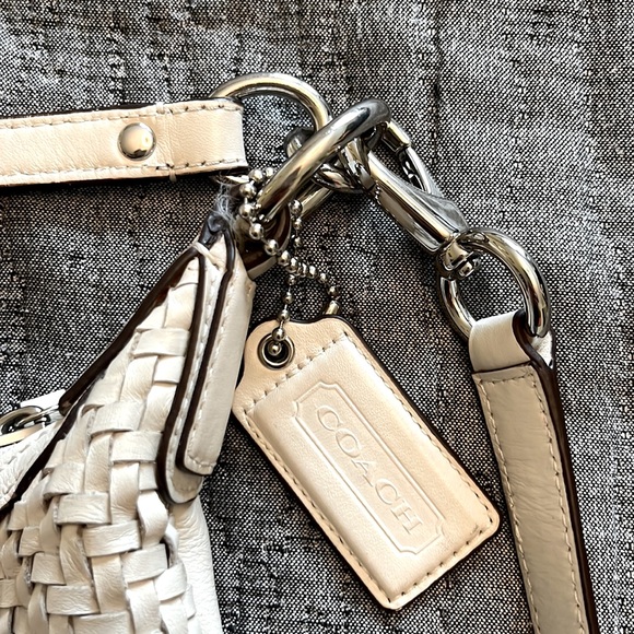 Coach white weaved genuine leather purse - Picture 4 of 12